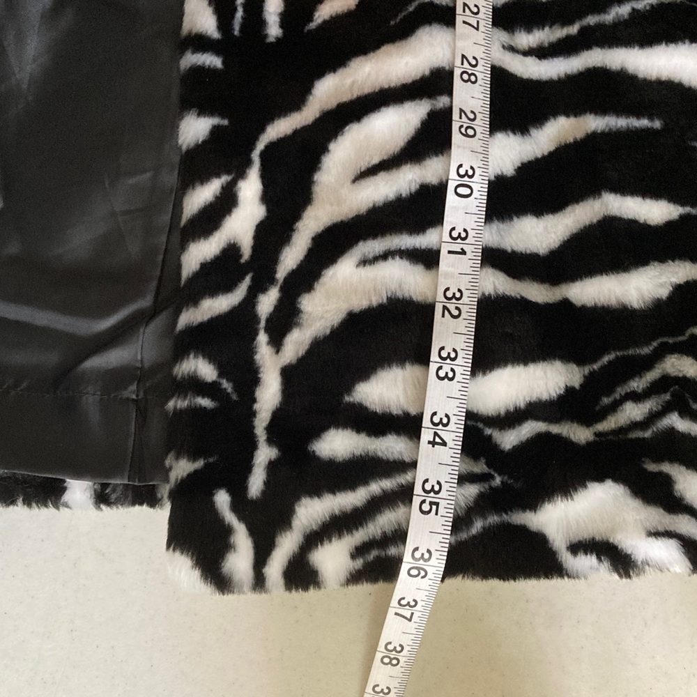 NWT Newport News Zebra Pattern Faux Fur Coat - Picture 8 of 9